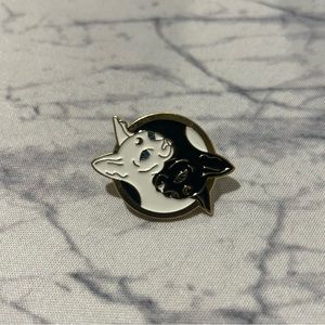NWOT Yin & Yang Cats Pin
